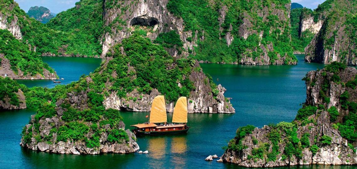 White Crown Hotel Ha Long Esterno foto