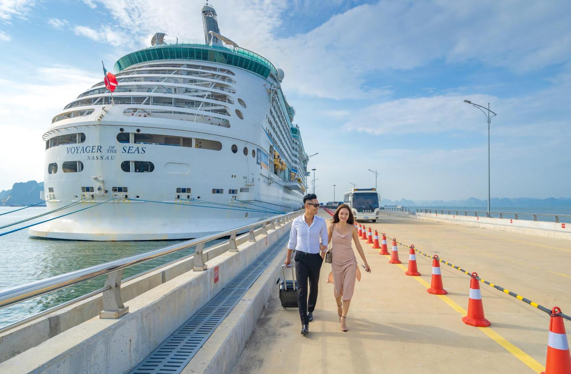White Crown Hotel Ha Long Esterno foto